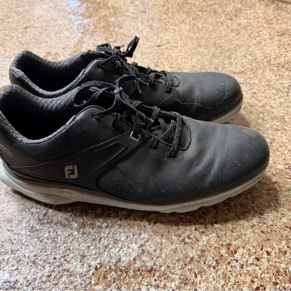 FootJoy men’s pro SL with carbon